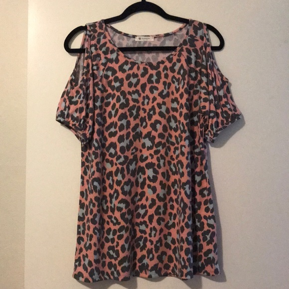 Cold Shoulder Leopard Top - Picture 2 of 5